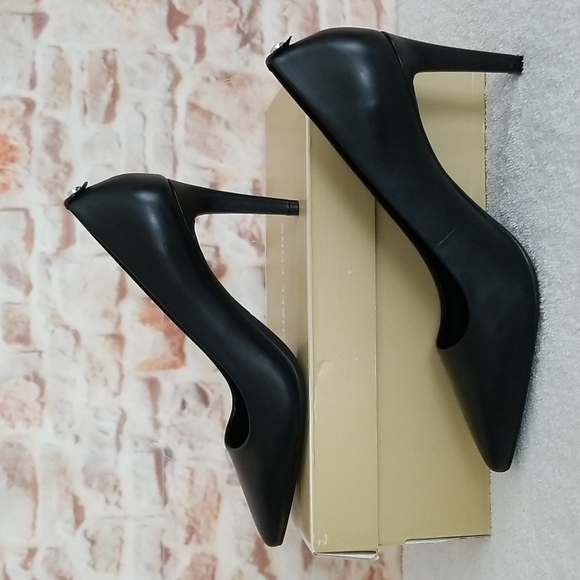 New Michael Kors Dorothy Flex Pumps - Picture 5 of 9